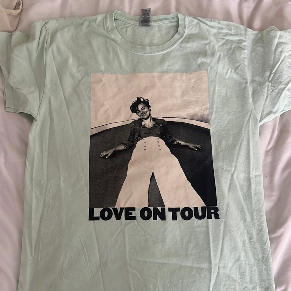 Harry styles love on tour T-shirt